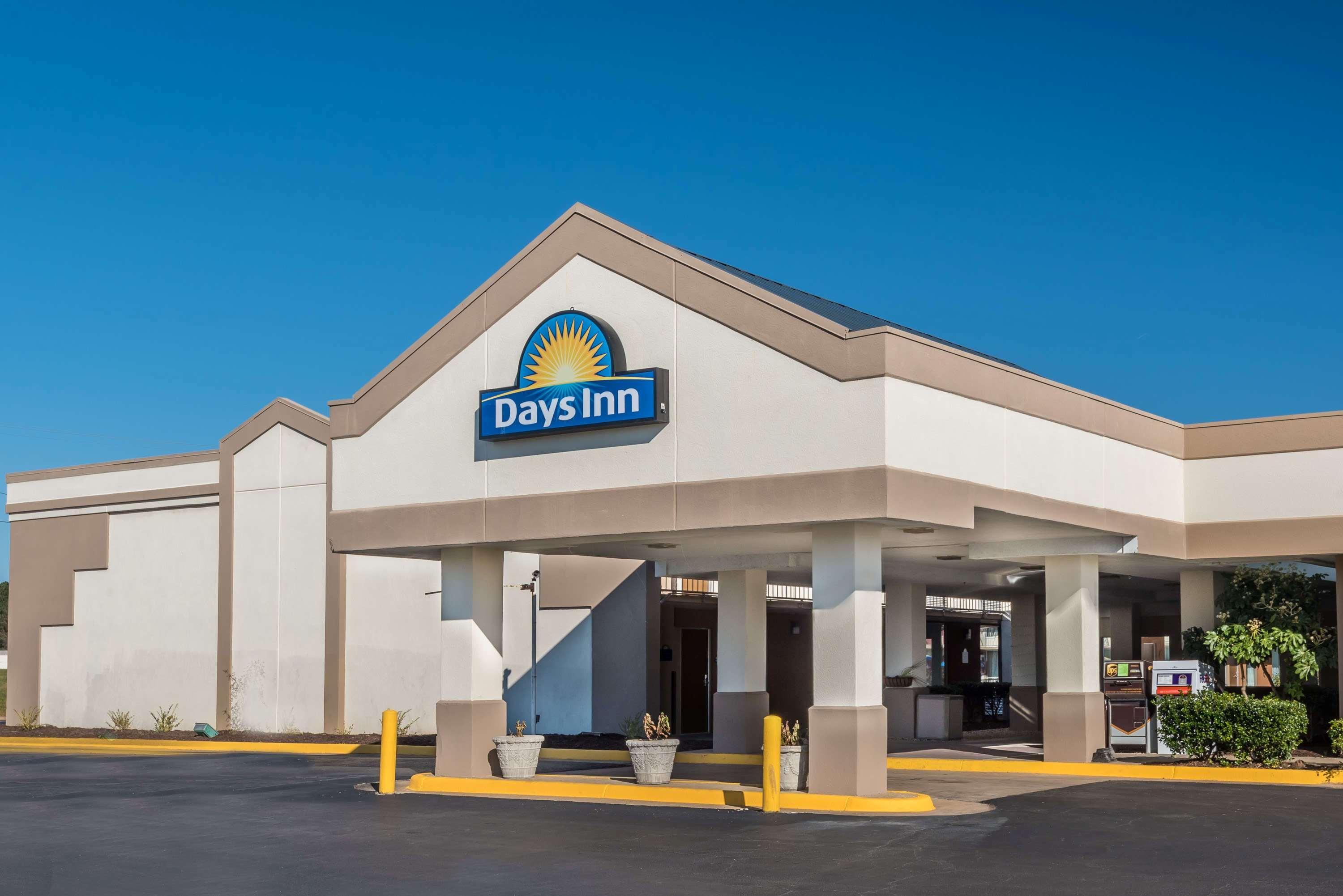 Days Inn By Wyndham Саут-Хилл Экстерьер фото