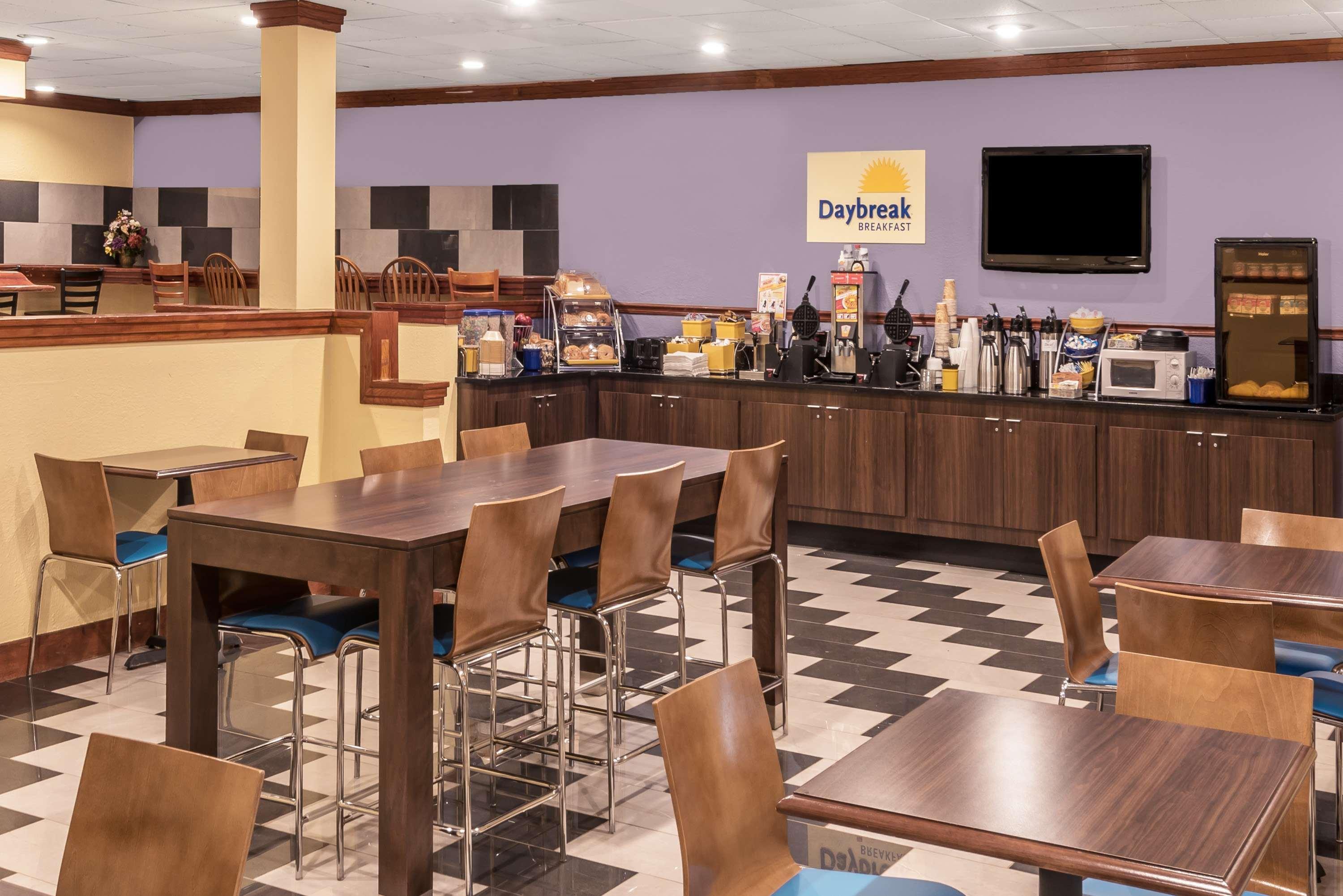 Days Inn By Wyndham Саут-Хилл Экстерьер фото